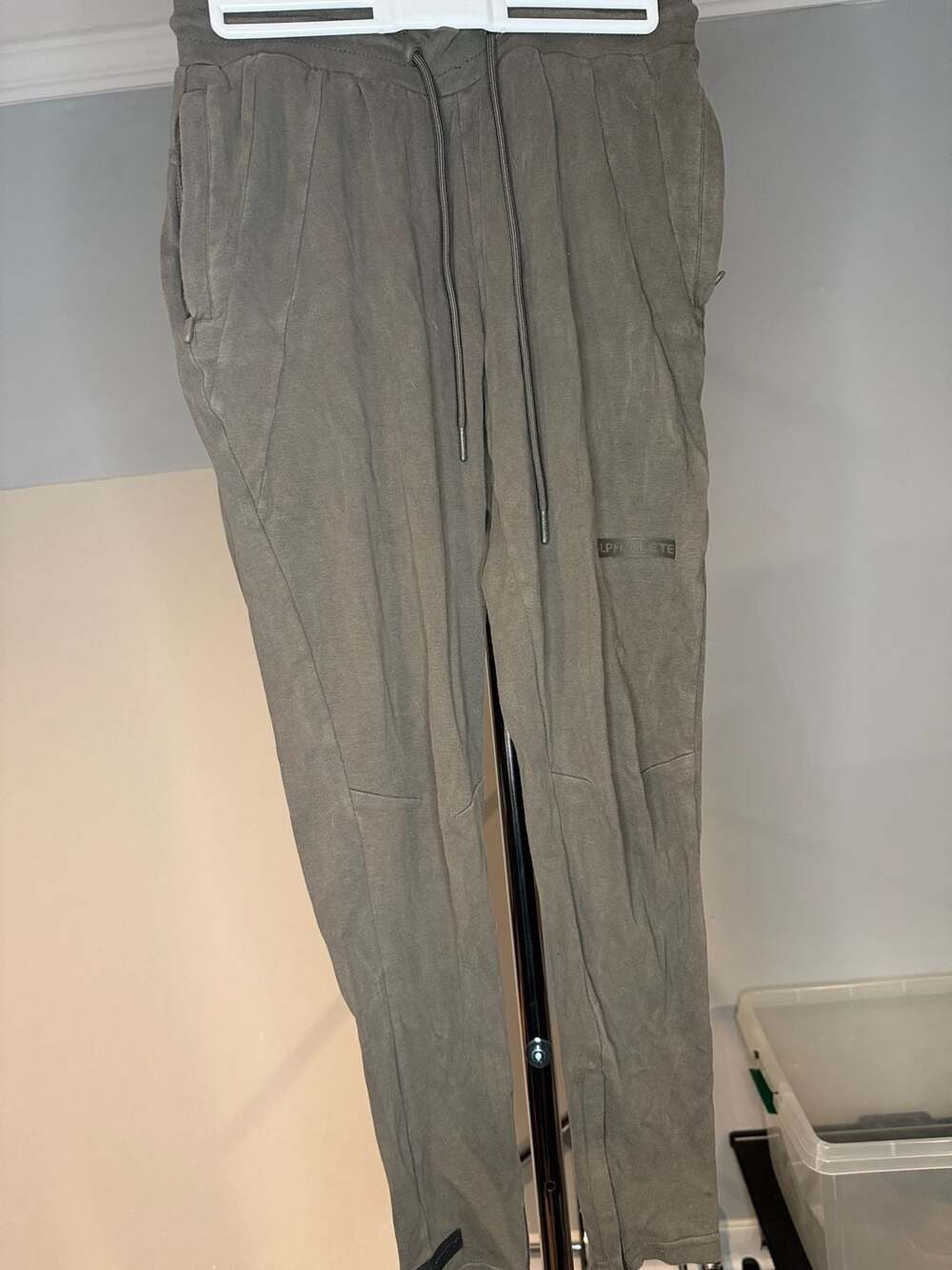 Alphalete Identity Joggers in Olive